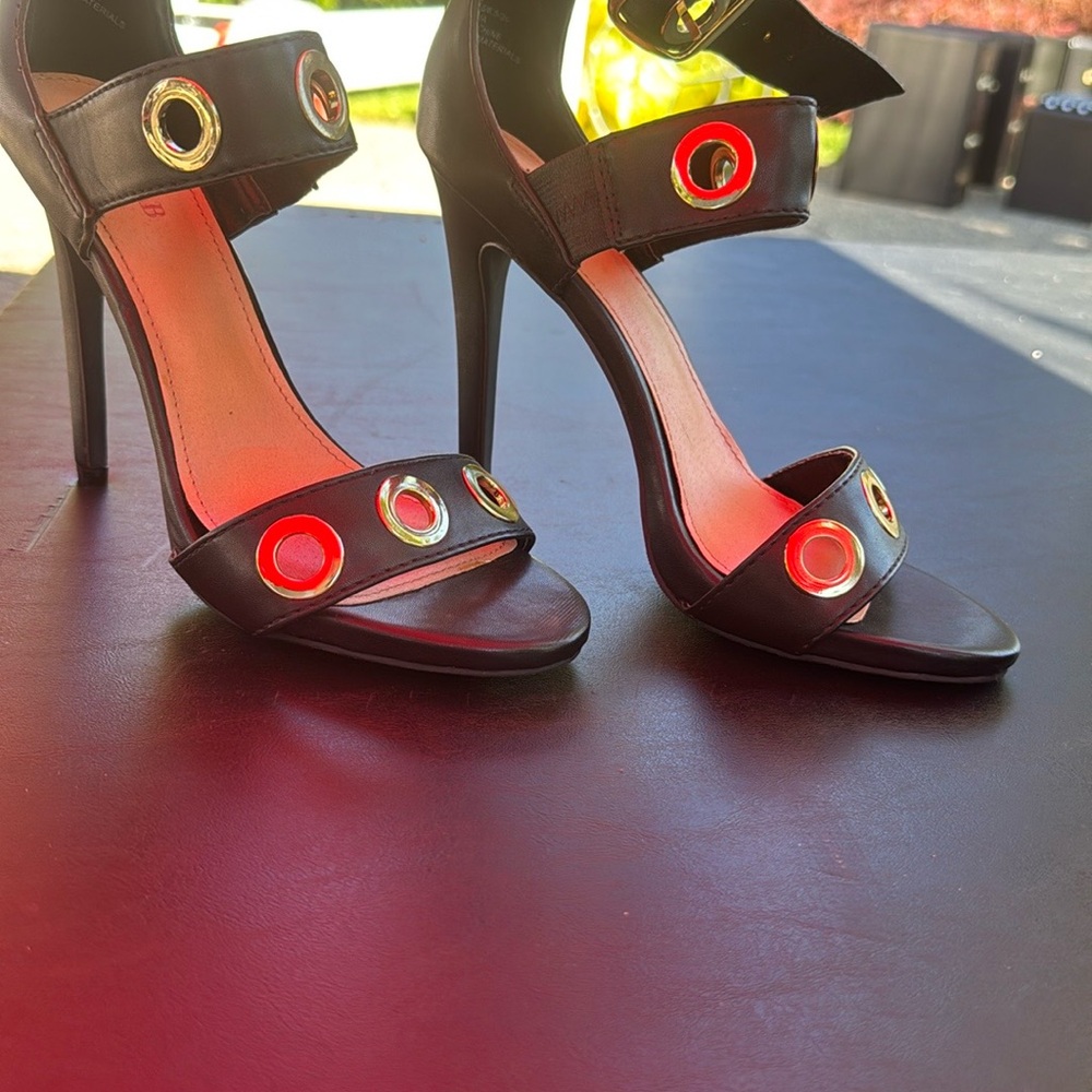 Chic Black Heels with Gold Ring Accents